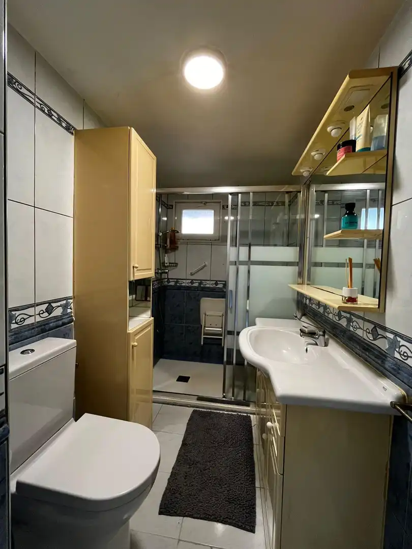 Bany de Apartament en venda en Benidorm amb Aire condicionat, Calefacció i Moblat