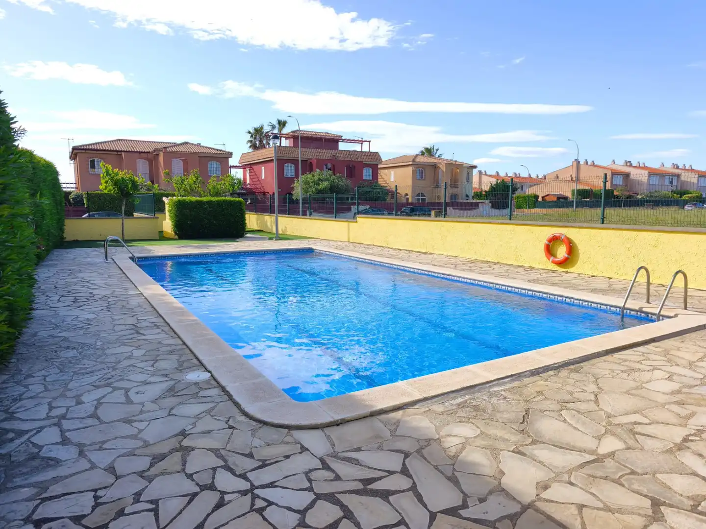 Piscina de Apartament en venda en Mont-roig del Camp amb Aire condicionat, Moblat i Forn