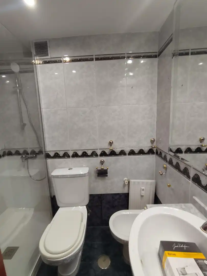 Bathroom of Flat for share in Leganés  with Heating, Parquet flooring and Terrace
