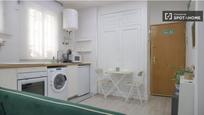 Bedroom of Flat to rent in  Madrid Capital  with Air Conditioner and Balcony