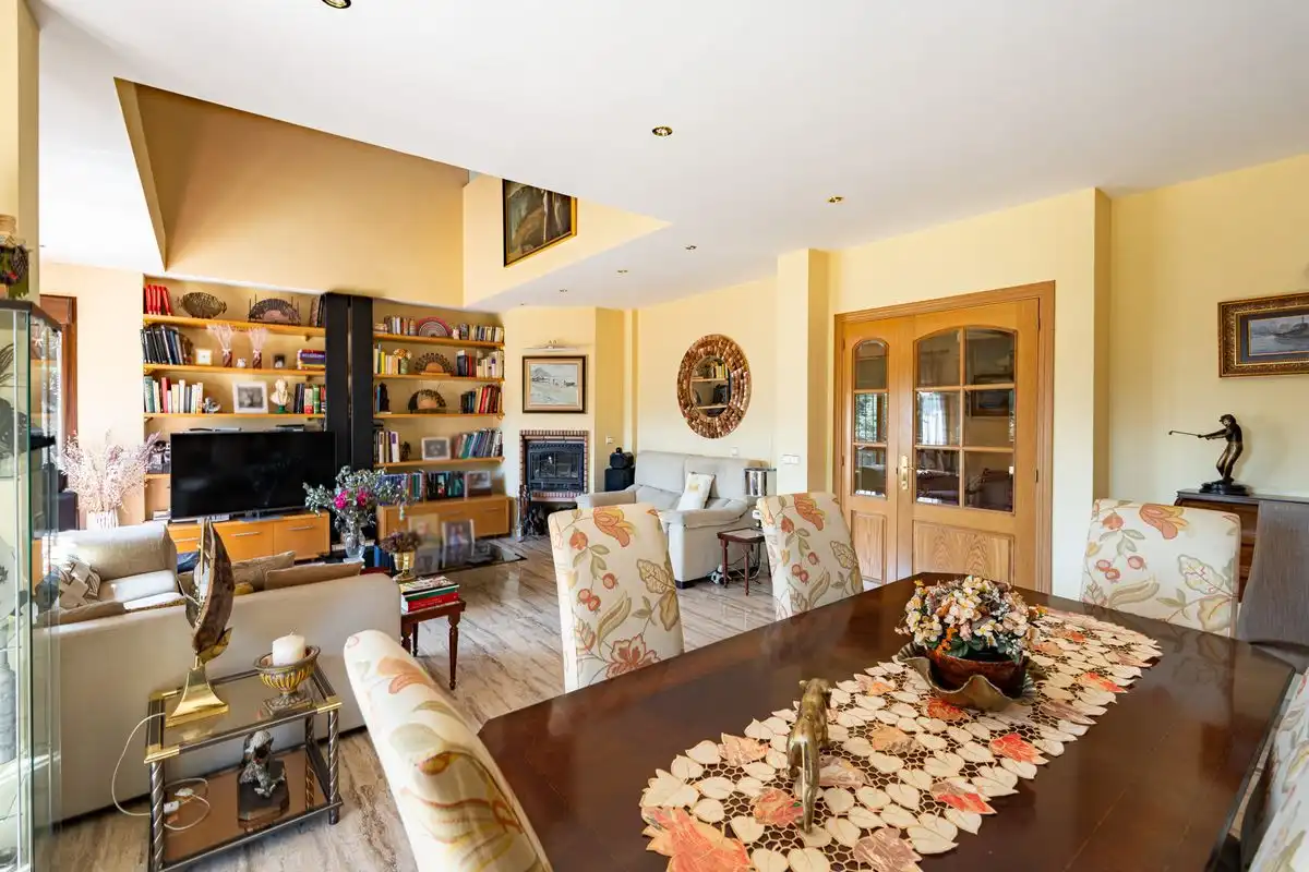Chalet con terraza en venta en Pino Alto - Navarredonda, imagen 3