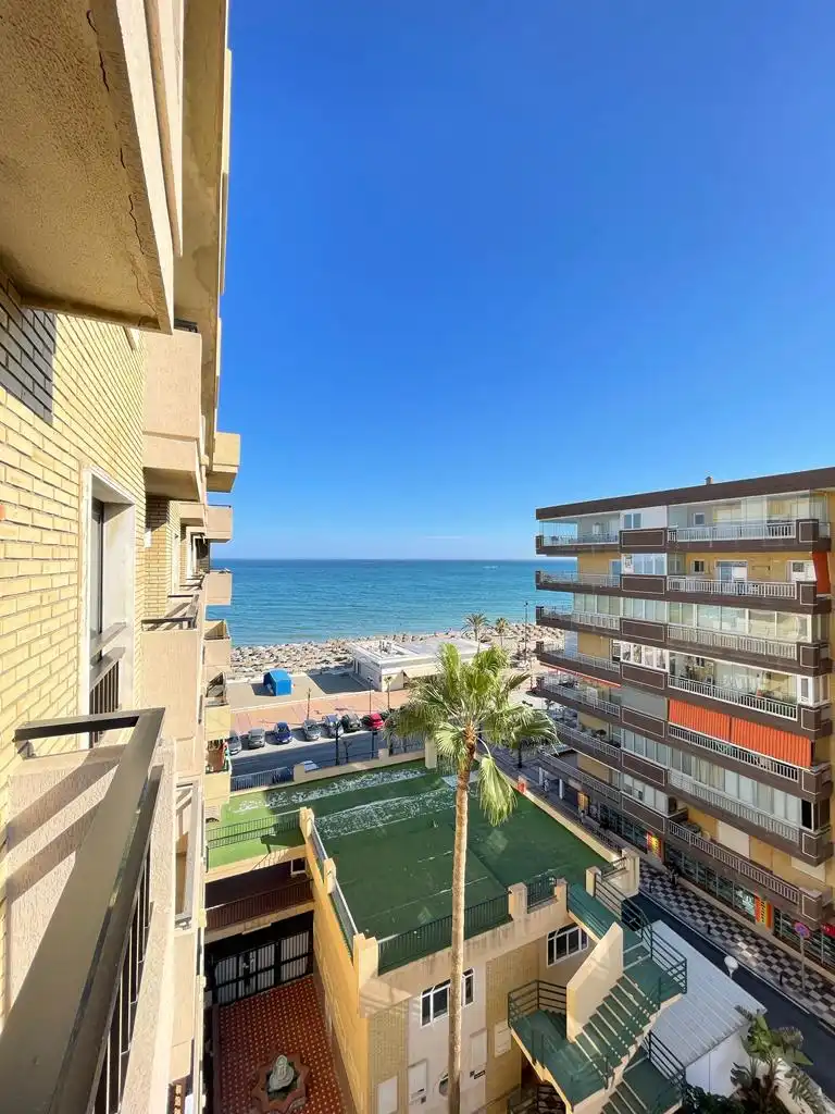 Appartement compact avec terrasse à louer à Paseo Marítimo Rey de España