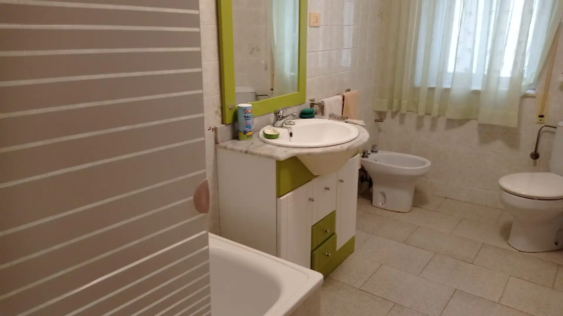 Bany de Pis en venda en Foz amb Calefacció, Moblat i Balcó