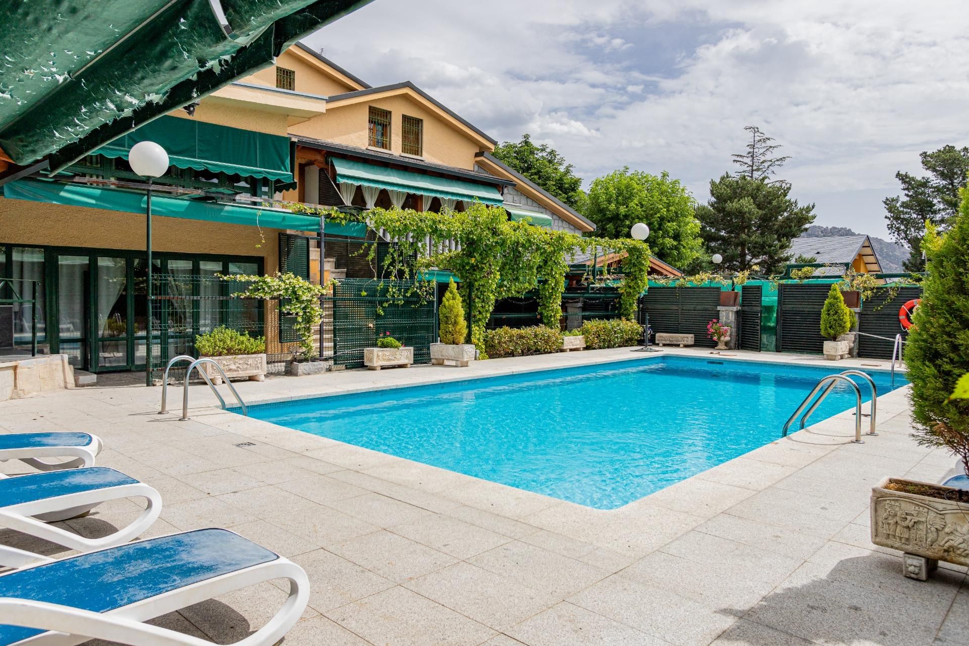 Piscina de Casa o xalet en venda en El Boalo - Cerceda – Mataelpino amb Aire condicionat, Calefacció i Jardí privat