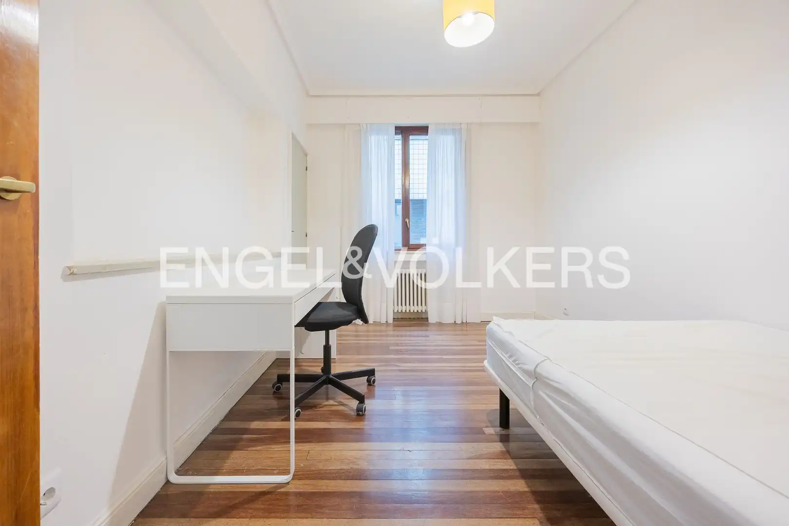 Habitación de Piso en venta en Bilbao  con Calefacción, Terraza y Trastero