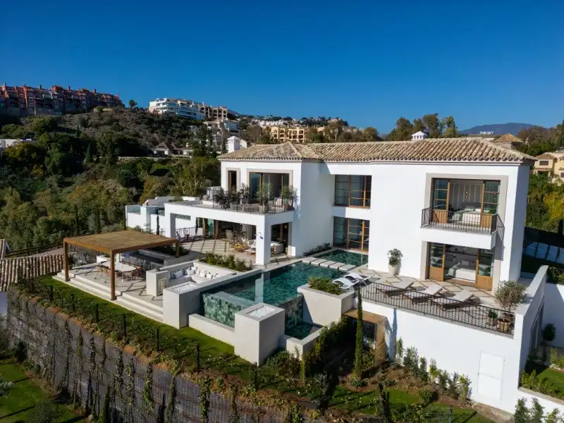 Casa amb piscina en venda a Benahavís pueblo