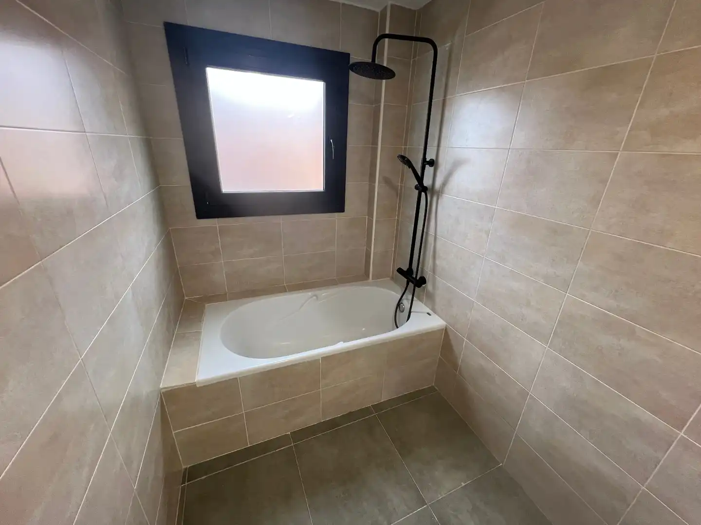 Badezimmer von Wohnung zum Verkauf in La Fuliola mit Klimaanlage, Heizung und Abstellraum
