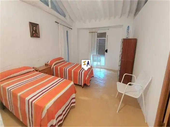 Schlafzimmer von Einfamilien-Reihenhaus zum Verkauf in Almedinilla mit Abstellraum