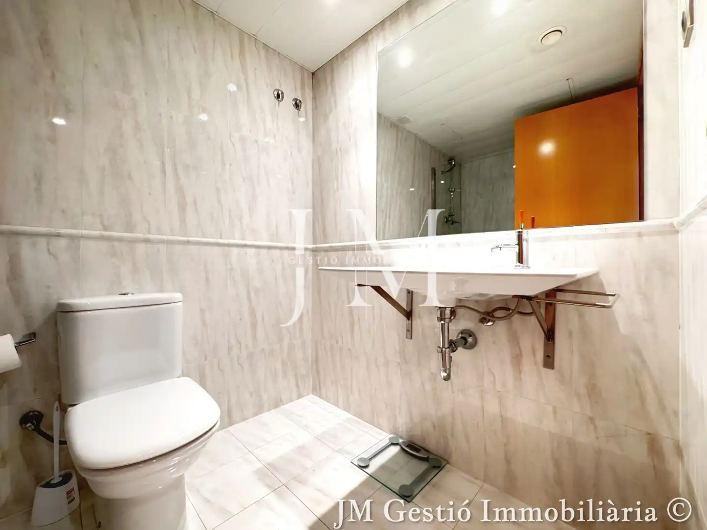 Badezimmer von Wohnung zum Verkauf in Terrassa mit Klimaanlage, Heizung und Parkett