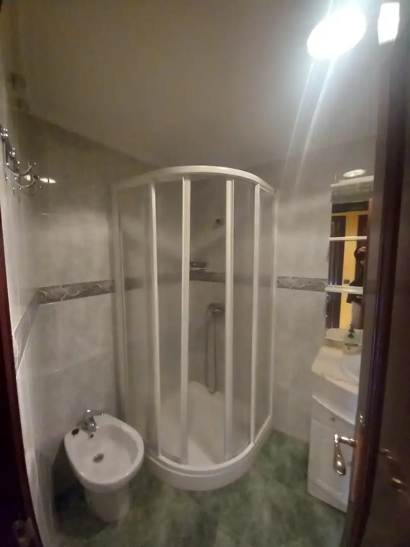 Bany de Pis en venda en Gijón  amb Calefacció