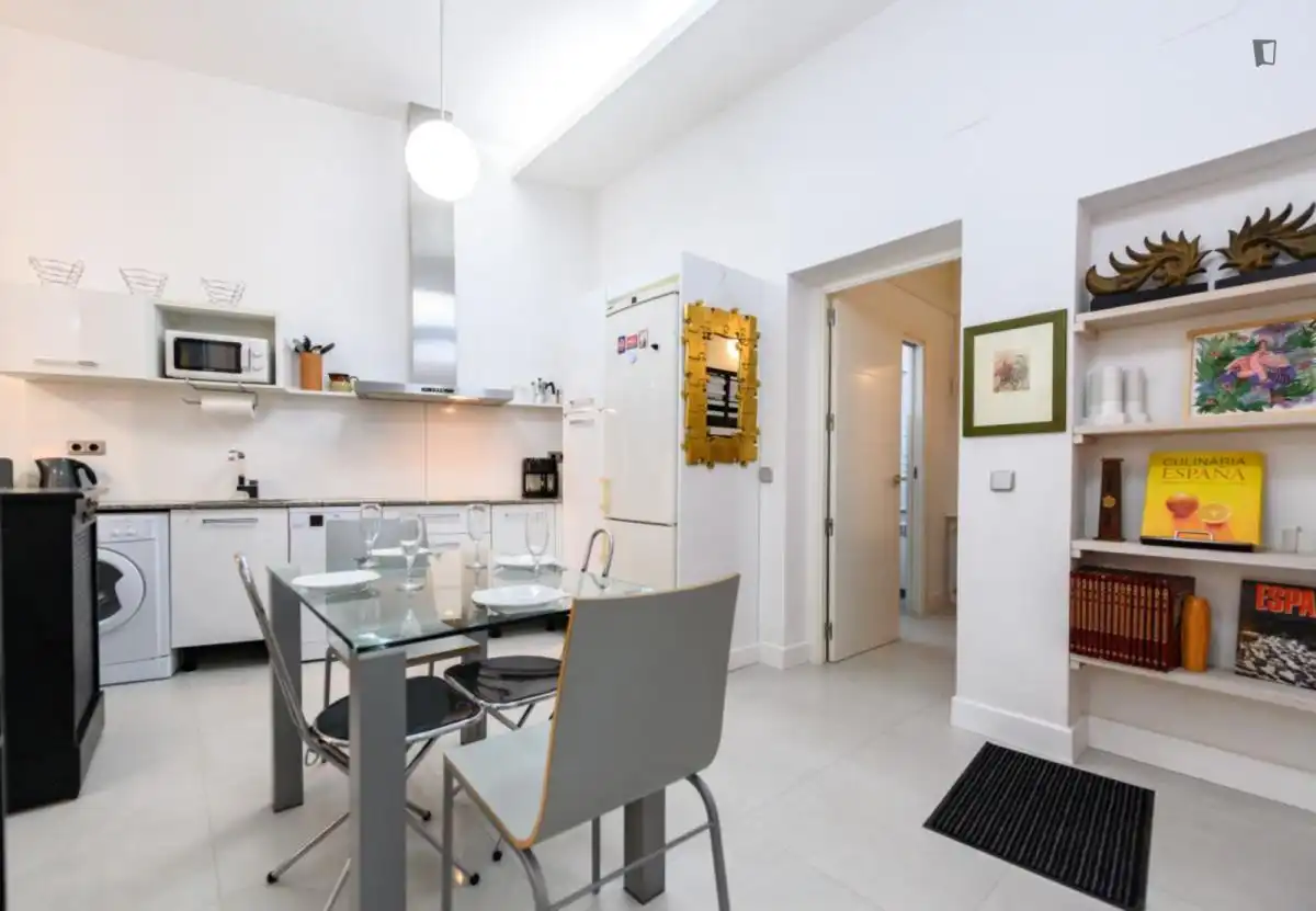 Cocina de Apartamento de alquiler en Madrid con Calefacción, Amueblado y Horno