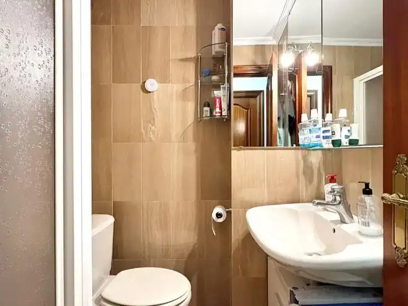 Baño de Piso en venta en  Huelva Capital con Aire acondicionado y Balcón