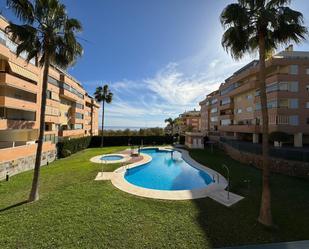 Vista exterior de Àtic en venda en Torremolinos amb Calefacció, Jardí privat i Terrassa