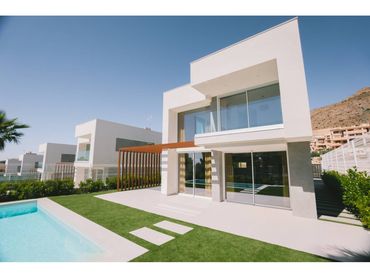 Villa avec piscine à vendre à Golf Bahía