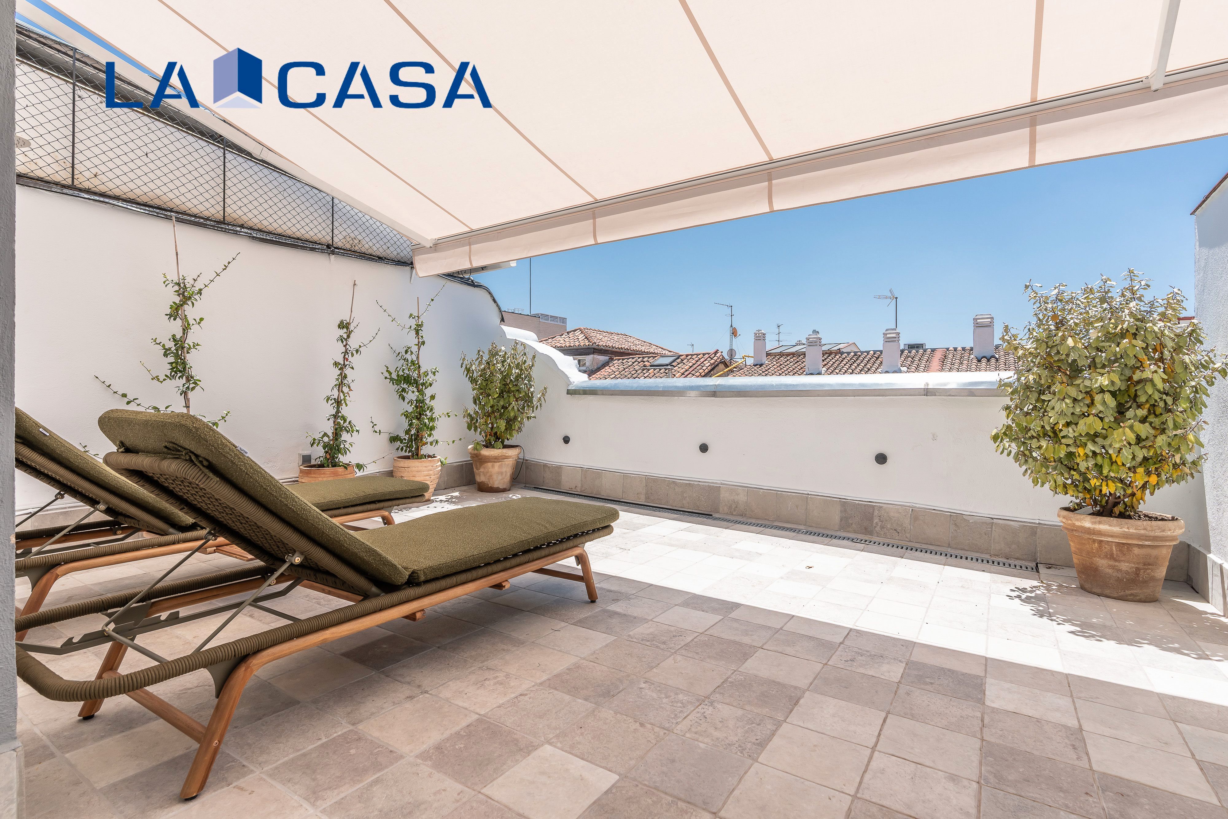 Attic for sale in Calle de Cervantes, Cortes - Huertas