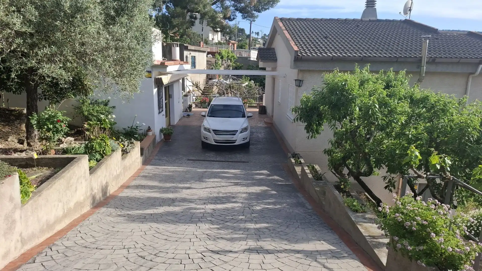 Aparcament de Casa o xalet en venda en Vallirana amb Aire condicionat, Calefacció i Terrassa