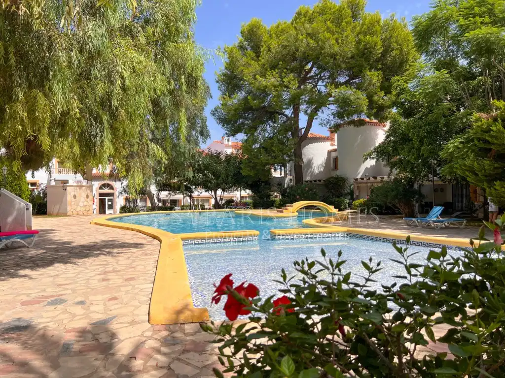 Außenansicht von Einfamilien-Reihenhaus zum Verkauf in Dénia mit Klimaanlage und Gemeinschaftspool