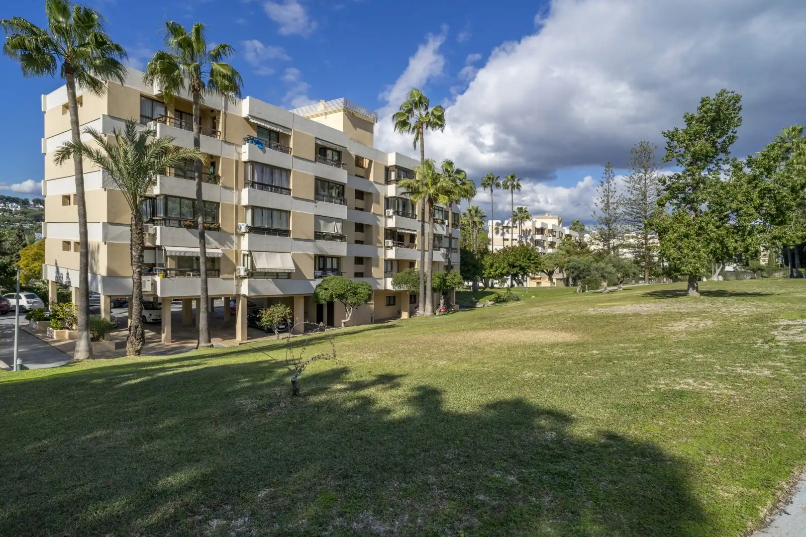 Exterior view of Apartments for sale in Marbella  with Swimming Pool and Community pool