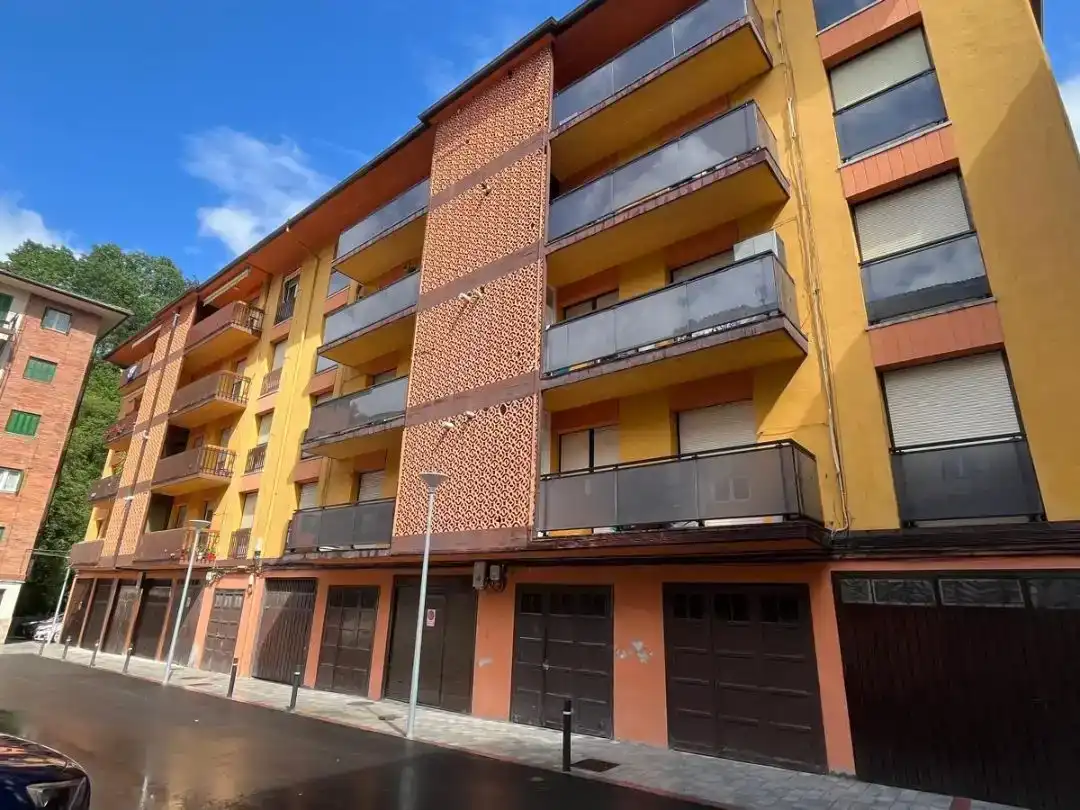 Vista exterior de Piso en venta en Alegia con Parquet y Balcón