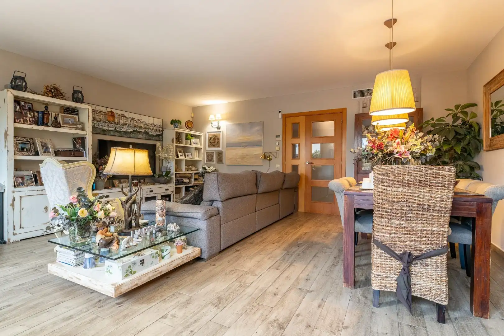 Sala de estar de Casa adosada en venta en Montbrió del Camp con Aire acondicionado, Calefacción y Jardín privado