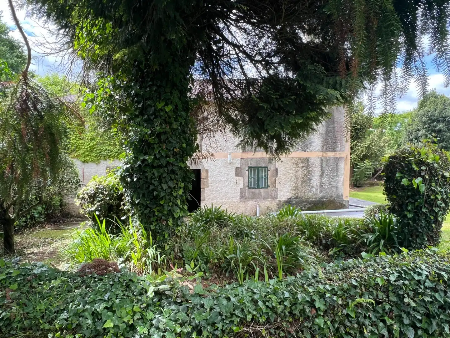 Außenansicht von Einfamilien-Reihenhaus zum Verkauf in Cambre  mit Privatgarten