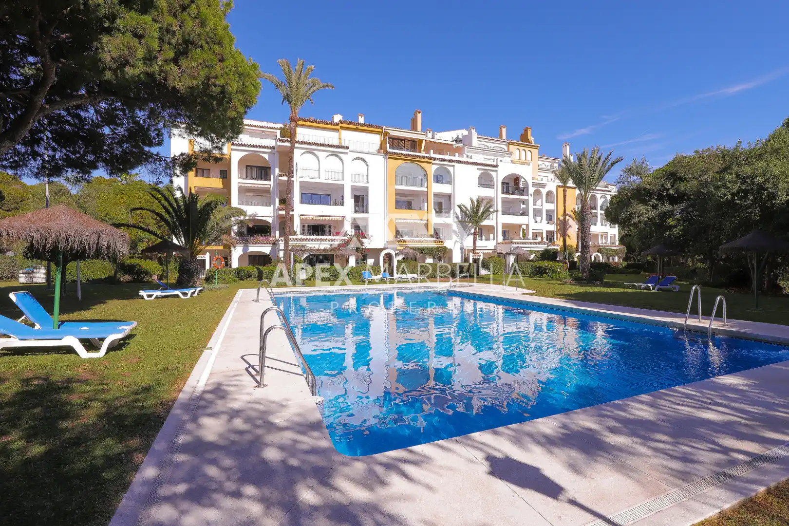 Außenansicht von Wohnung zum Verkauf in Marbella mit Klimaanlage, Terrasse und Möbliert