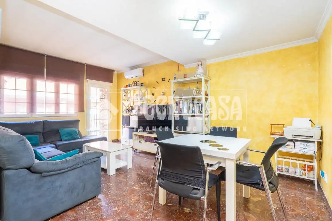 Sala de estar de Casa adosada en venta en Colmenar Viejo con Calefacción, Terraza y Balcón