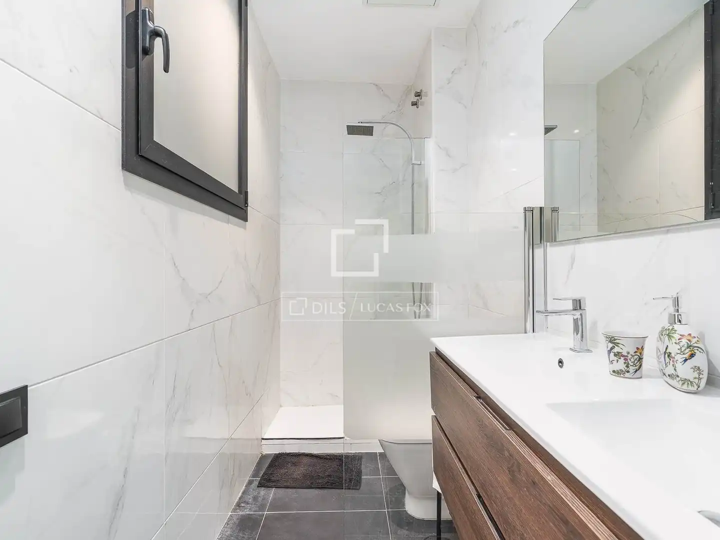 Baño de Piso en venta en Barcelona con Aire acondicionado, Calefacción y Terraza