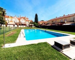 Jardí de Casa adosada en venda en El Portil amb Aire condicionat, Terrassa i Piscina