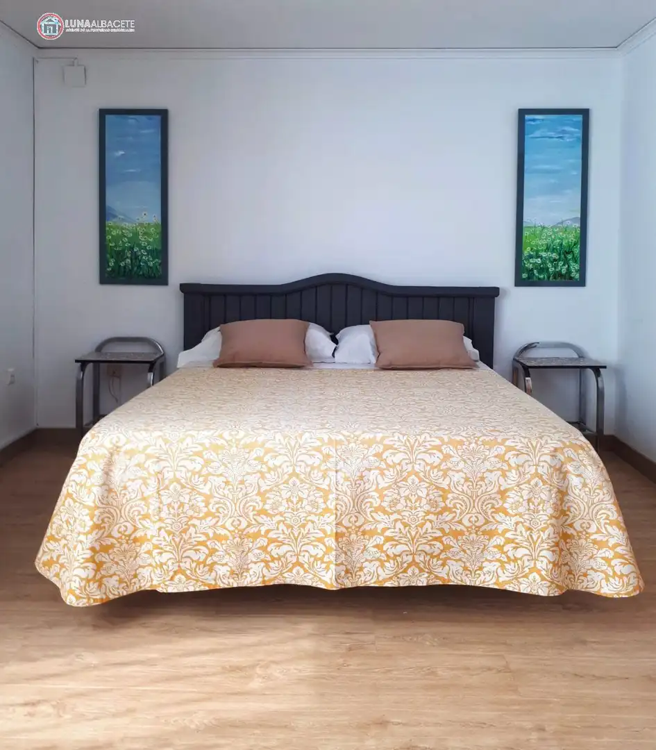 Habitación de Apartamento de alquiler en Albacete con Calefacción y Trastero
