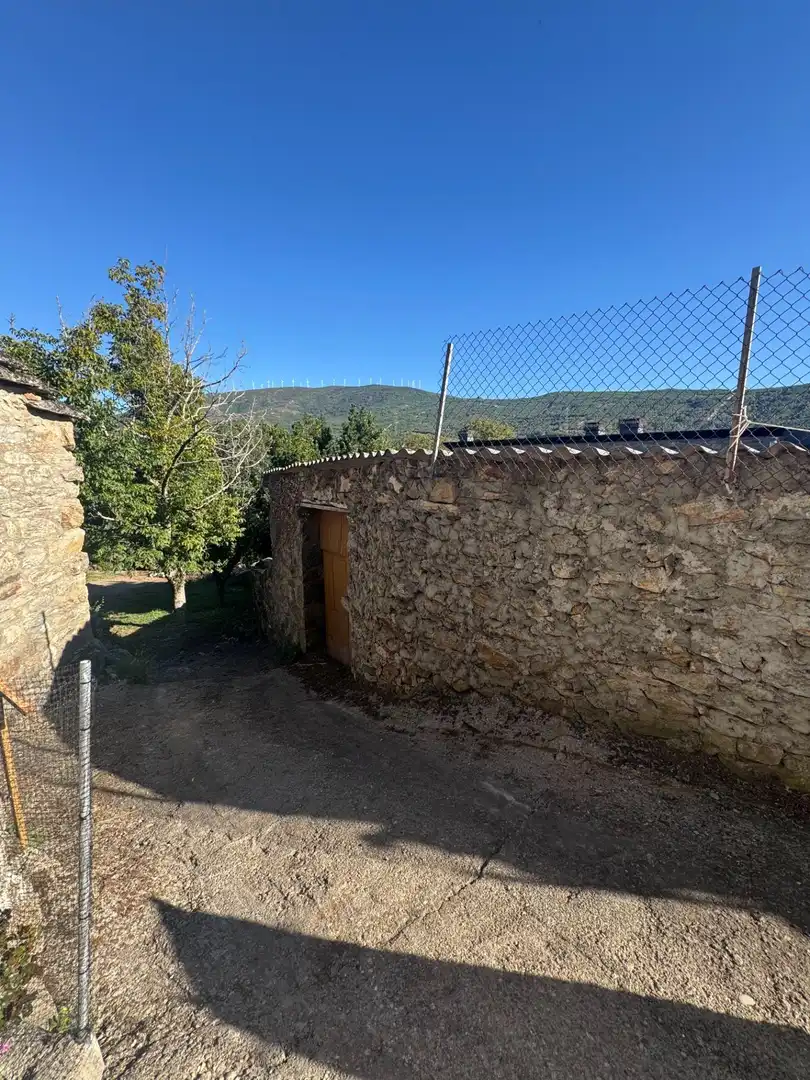Vista exterior de Casa o xalet en venda en Lubián, Zamora