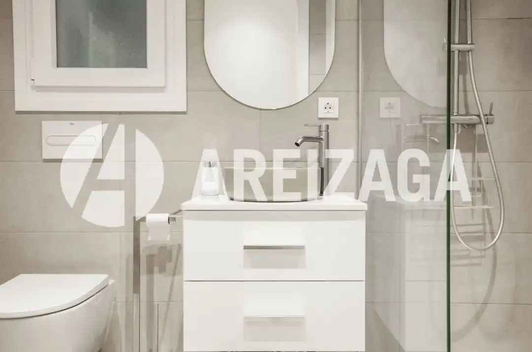 Badezimmer von Wohnung zum Verkauf in Donostia - San Sebastián  mit Heizung und Balkon