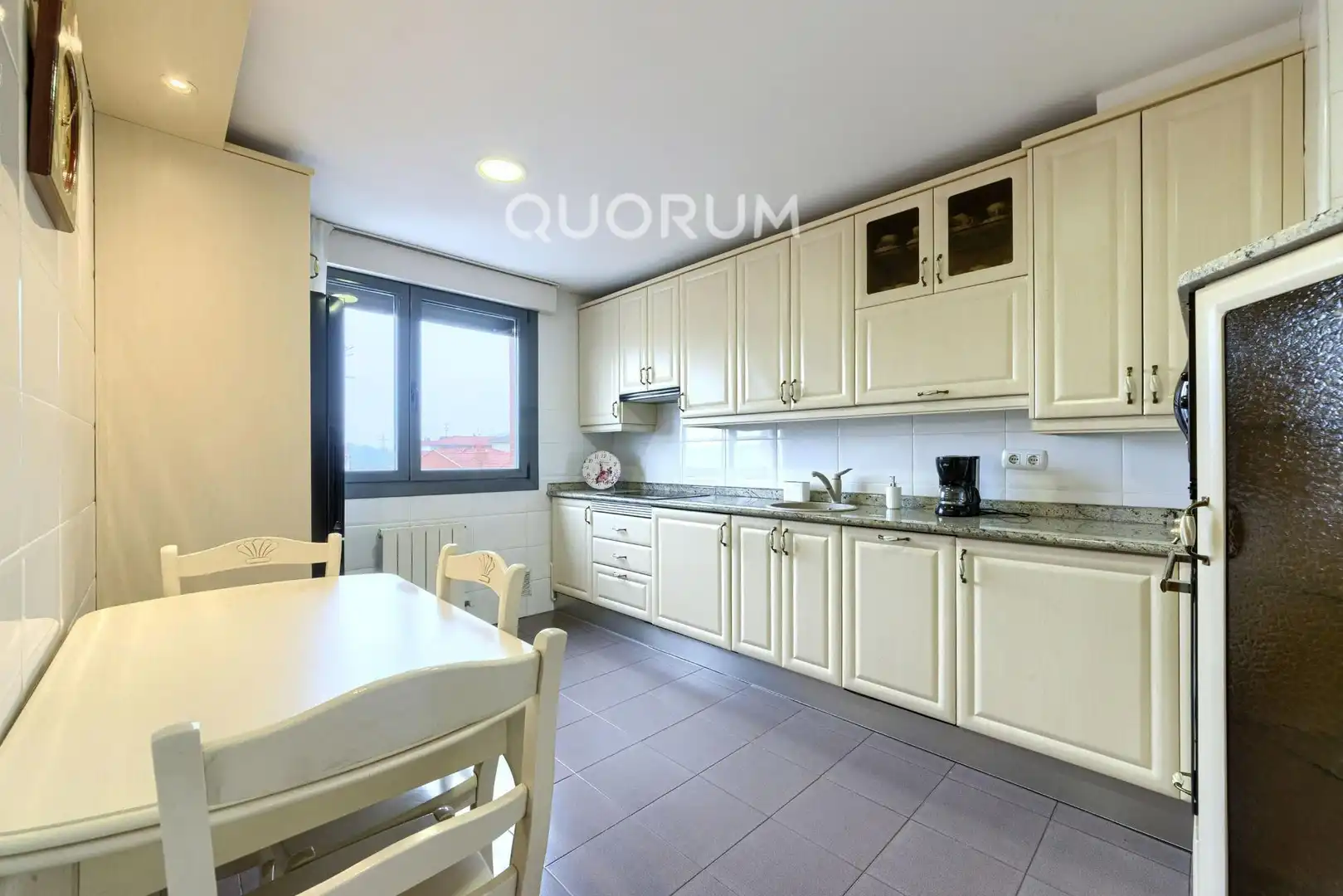 Cocina de Piso en venta en Barakaldo  con Calefacción, Trastero y Amueblado