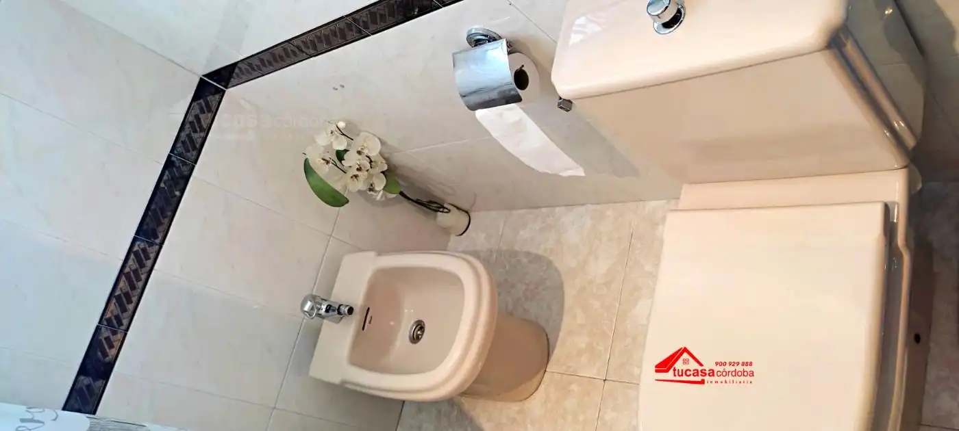 Bathroom of Houses for sale in El Carpio  with Heating and Terrace
