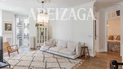 Foto 2 de Piso en venta en Larramendi Kalea, Área Romántica, Donostia - San Sebastián
