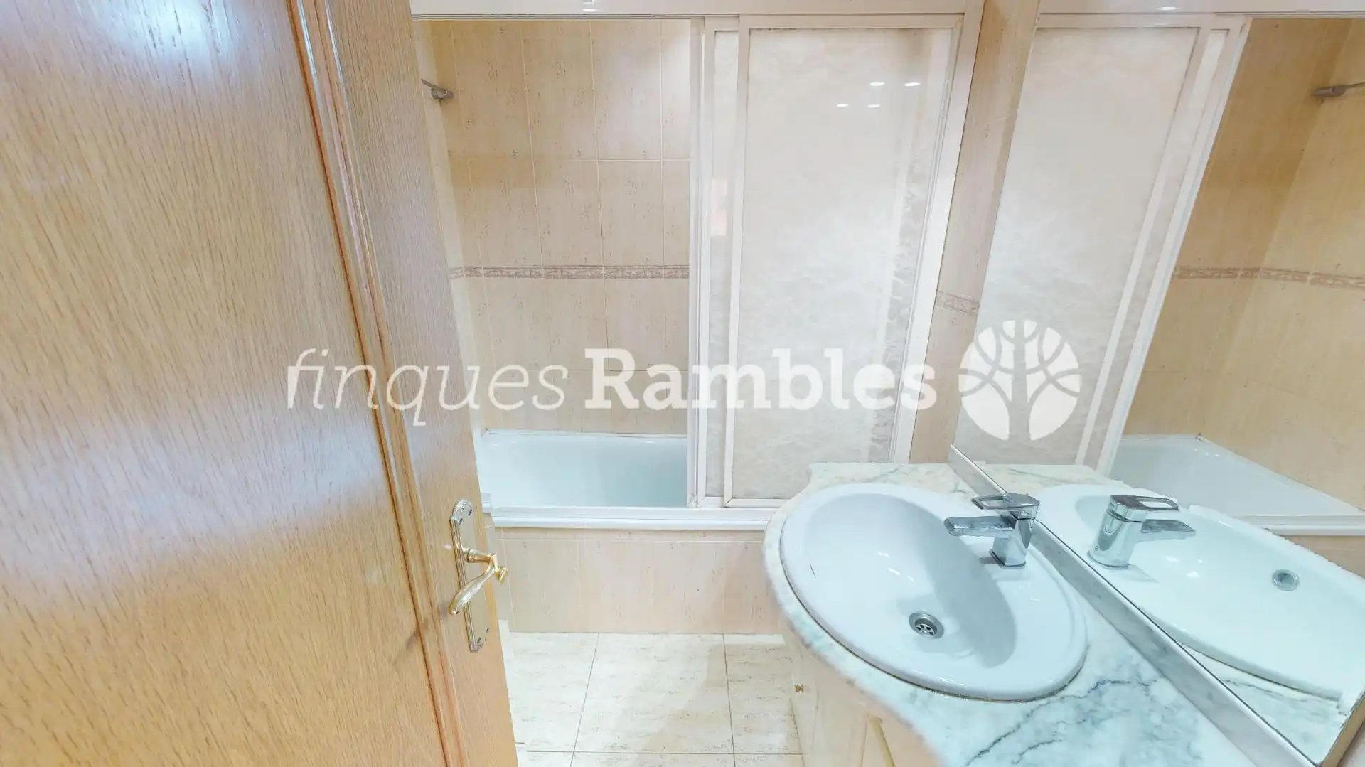 Baño de Piso en venta en Vilanova del Camí con Calefacción, Terraza y Balcón