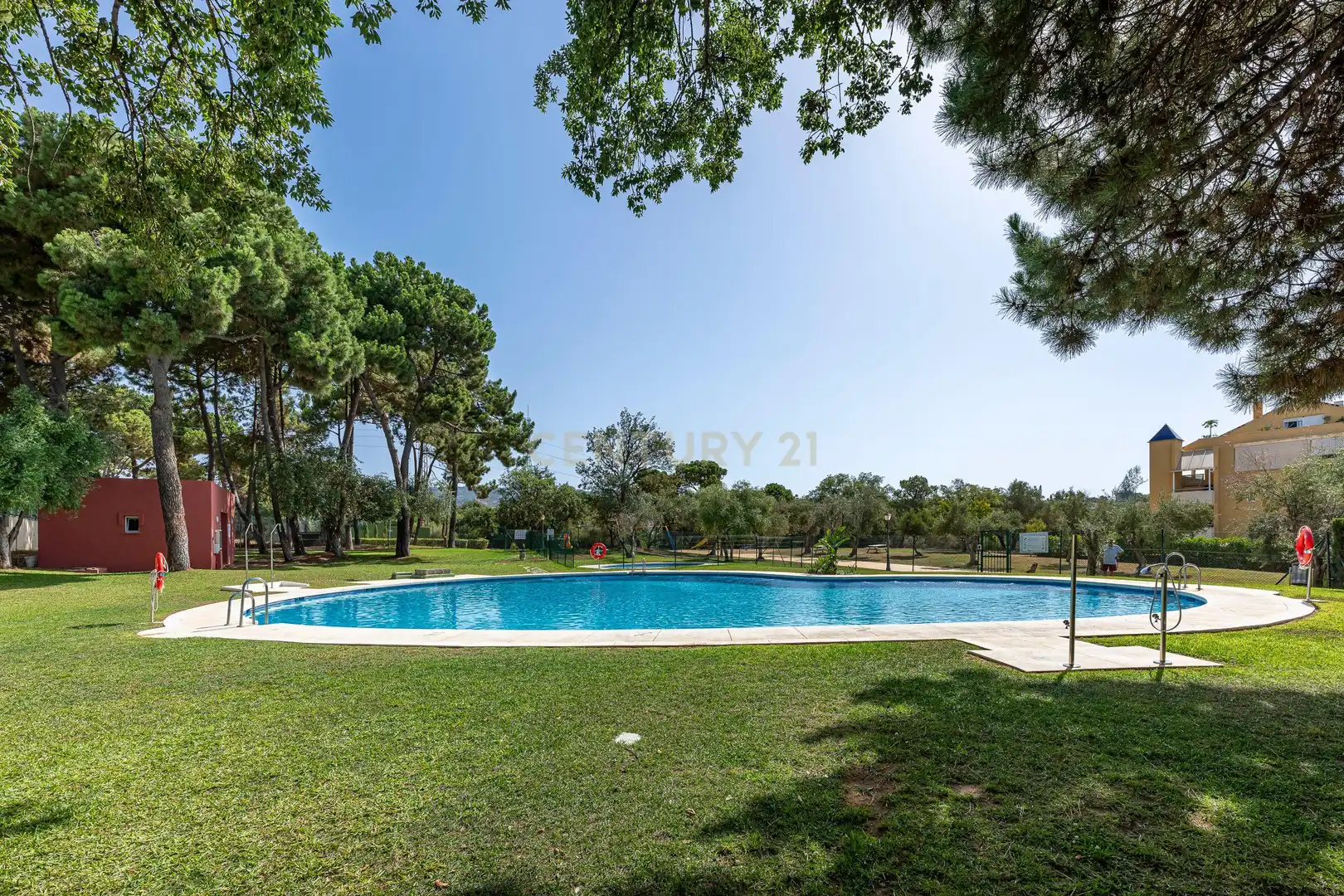 Piscina de Pis de lloguer en Marbella amb Aire condicionat, Jardí privat i Piscina comunitària