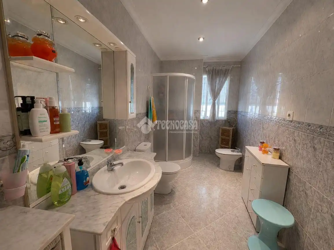 Bathroom of Houses for sale in Armilla  with Air Conditioner, Terrace and Balcony