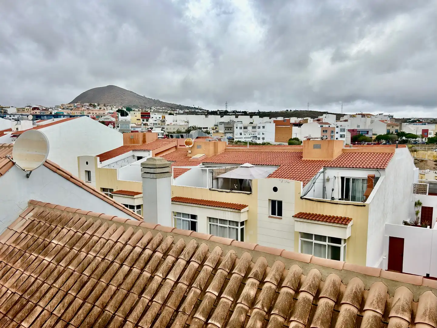 Vista exterior de Dúplex en venta en Telde con Trastero, Horno y Lavadora