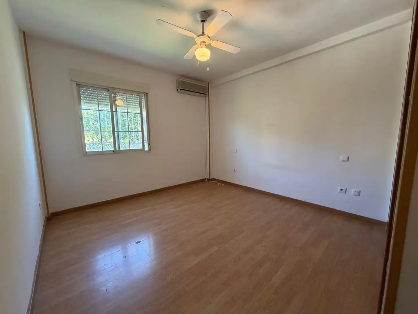 Habitación de Dúplex en venta en Arroyomolinos (Madrid) con Calefacción, Jardín privado y Parquet