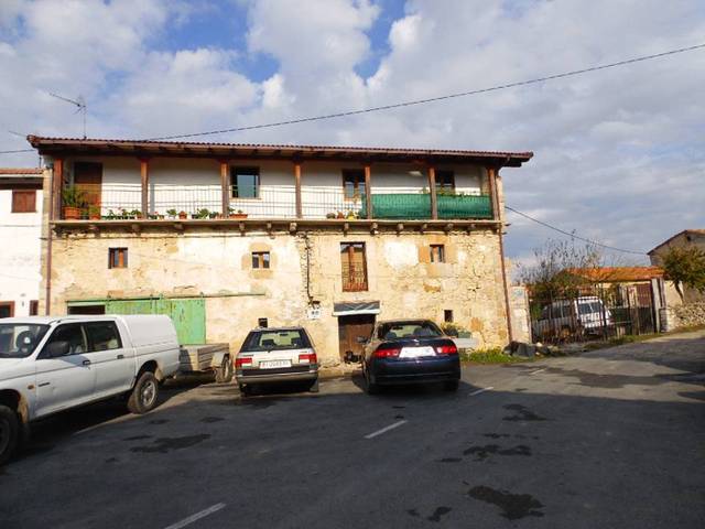 Casa-chalet en Venta en Junta de Traslaloma