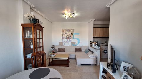 Nos complace presentar este apartamento bien presentado de dos dormitorios en la planta baja, con entrada privada y piscina común, imatge 4