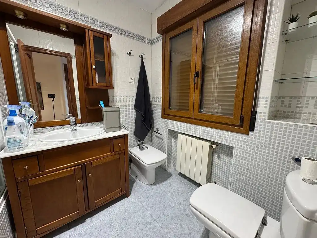 Baño de Casa adosada en venta en El Escorial con Calefacción, Jardín privado y Parquet