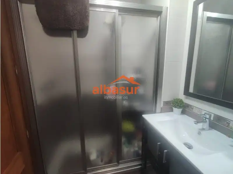 Badezimmer von Wohnung zum Verkauf in Fernán-Núñez mit Klimaanlage und Balkon