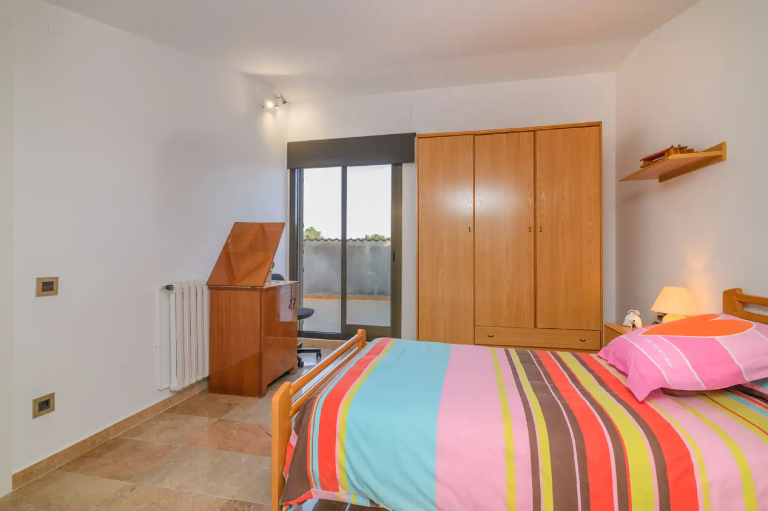 Habitación de Casa o chalet en venta en Gavà con Terraza, Piscina y Balcón