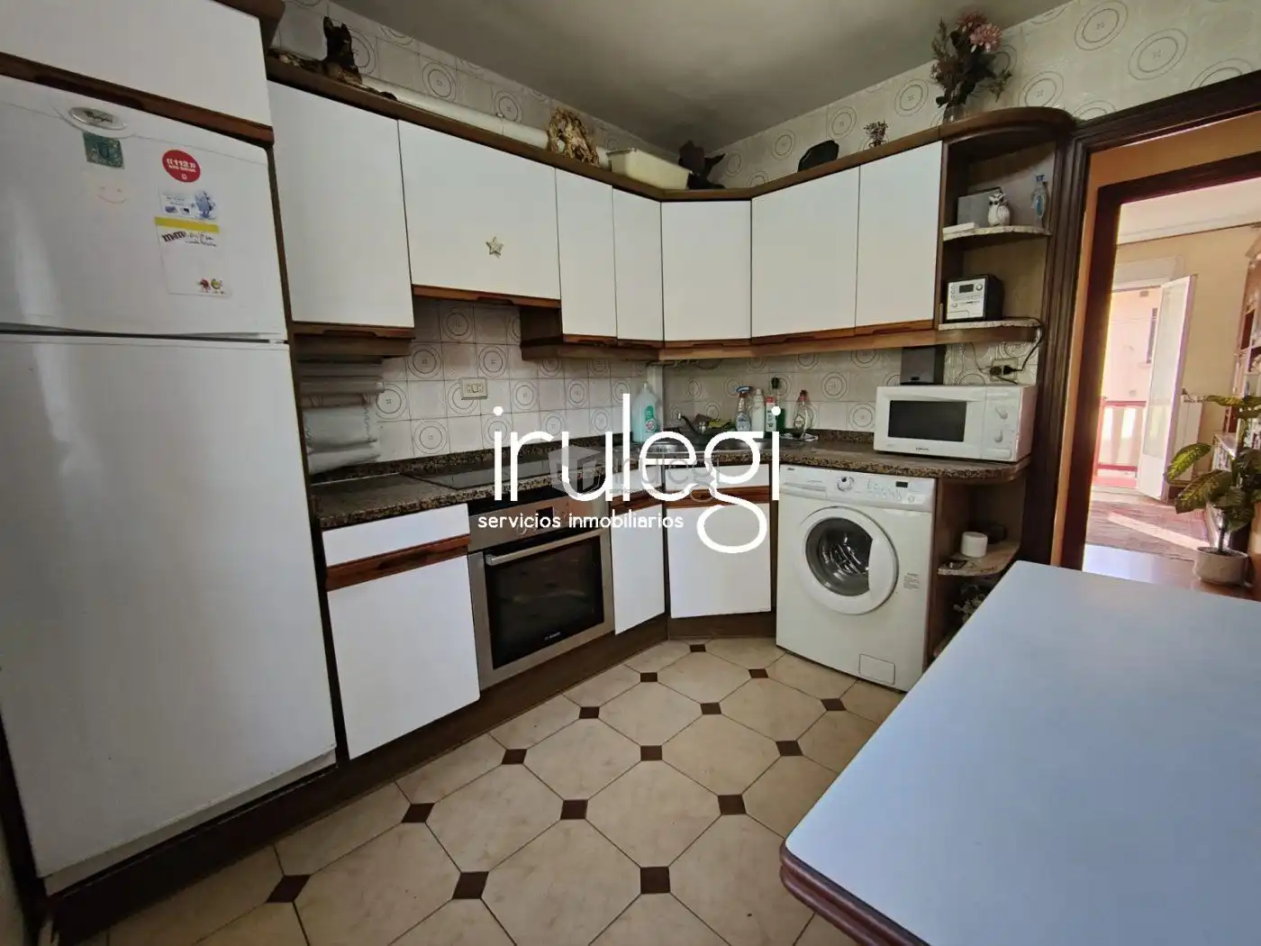 Flat with terrace to rent in Calle Belkoain