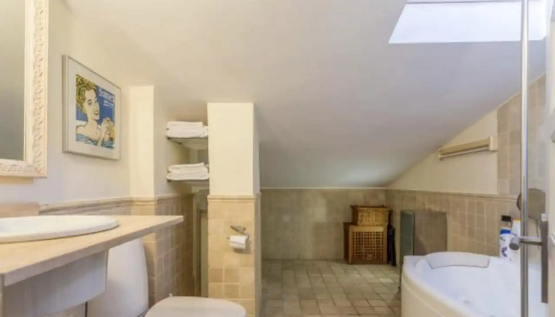 Bany de Apartament de lloguer en Madrid amb Aire condicionat, Parquet i Moblat