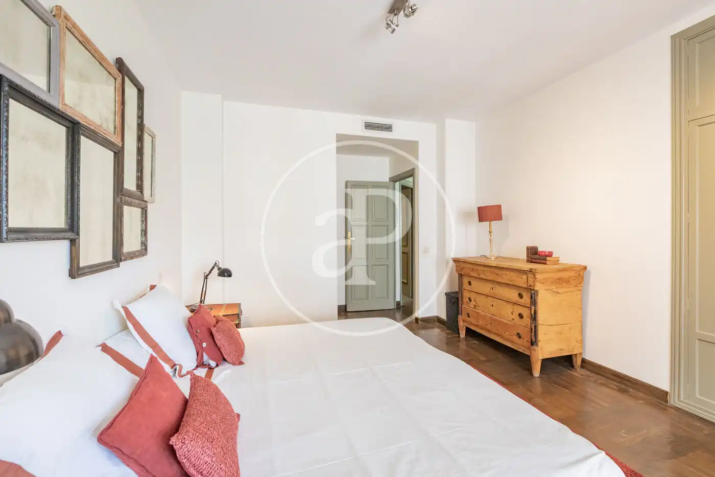Flat for rent in C. de Moreto, Jerónimos