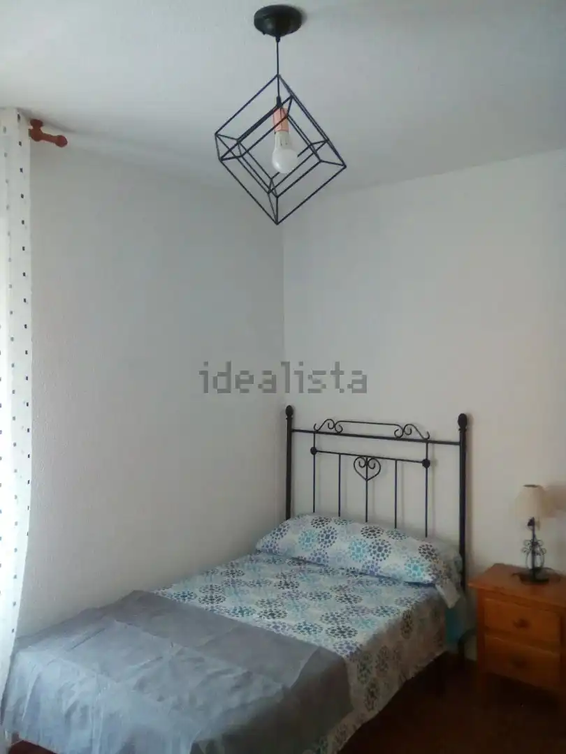 Bedroom of Flat for rent in Granada  with Furnished, Washing machine and Balcony