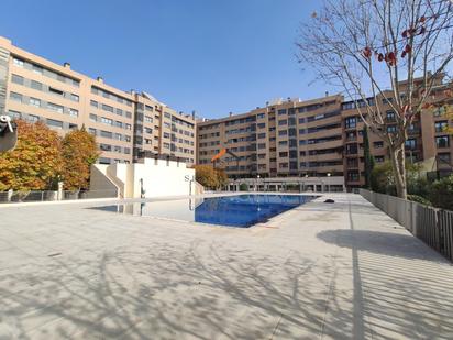 Swimming pool of Flat for sale in  Madrid Capital